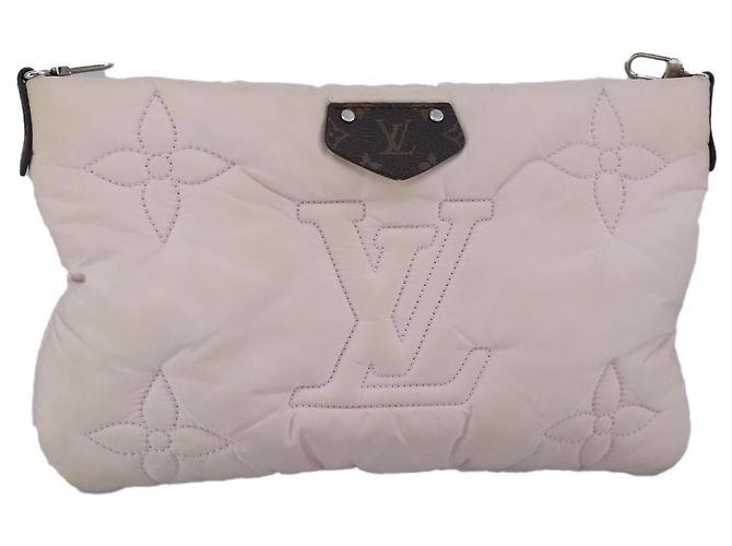 Louis Vuitton Maxi Multi Pochette Accessoires Monogramm aus gestepptem Econyl-Nylon Pink