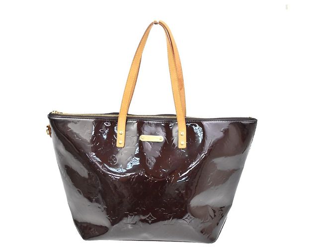 Bolso Bellevue Monogram Vernis GM de Louis Vuitton Burdeos
