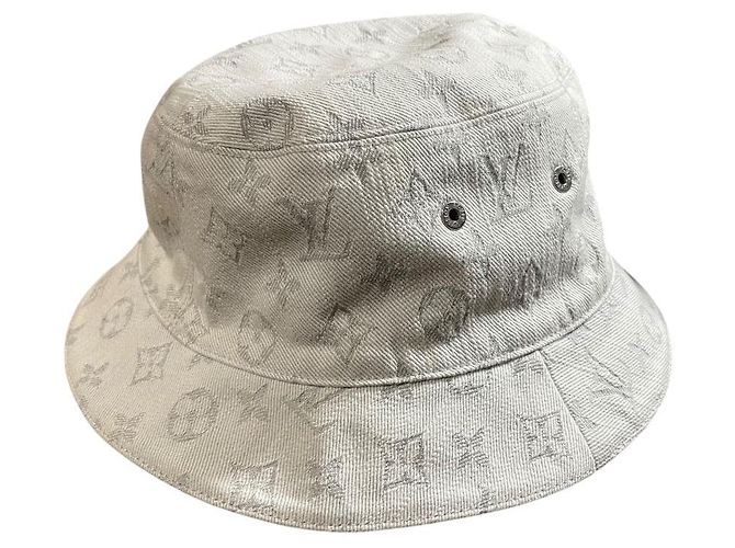 Louis Vuitton Monogram Denim Bucket Hat Weiß