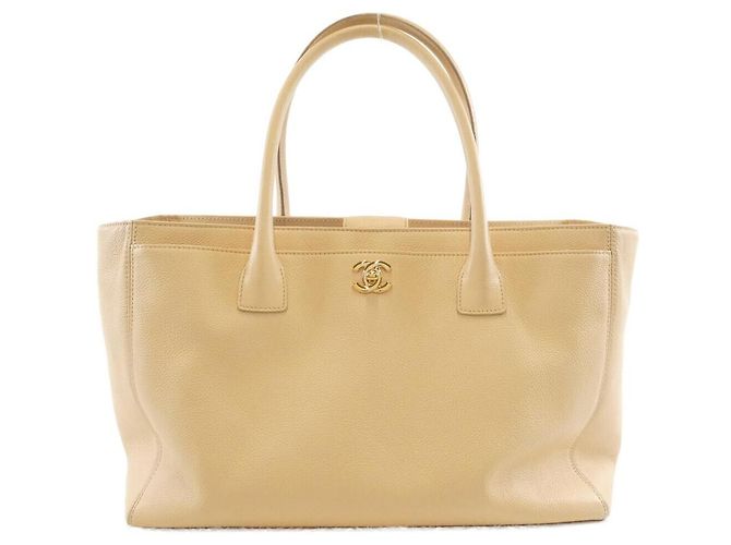 Bolsa de mão em couro de bezerro da linha Executive da Chanel Marrom Bege