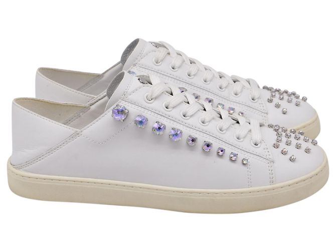 Tênis baixos conversíveis Goldie Shine em couro branco da Stuart Weitzman Cru
