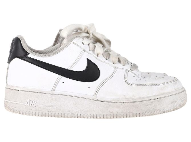 Tênis Nike Air Force 1 Baixo em Couro Branco Cru