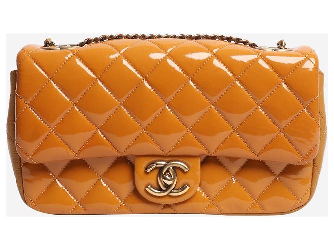 Chanel Bolsa de aba em verniz amarelo 2015