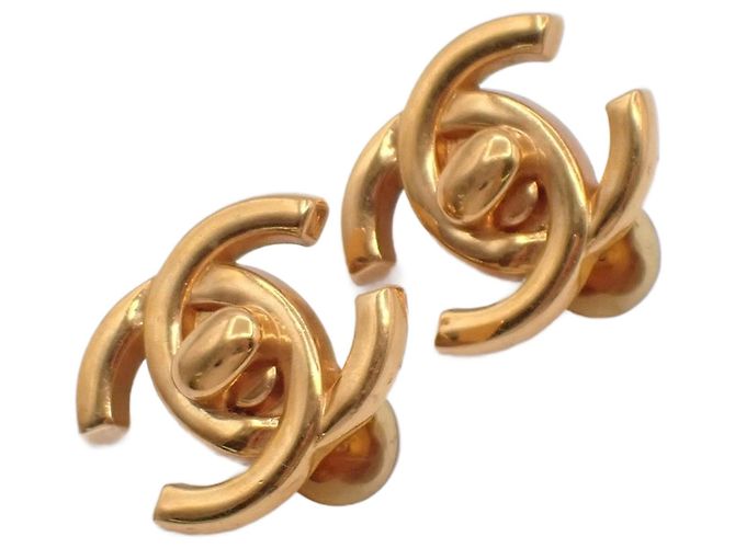 Chanel CC Bottone Clip-On in metallo D'oro