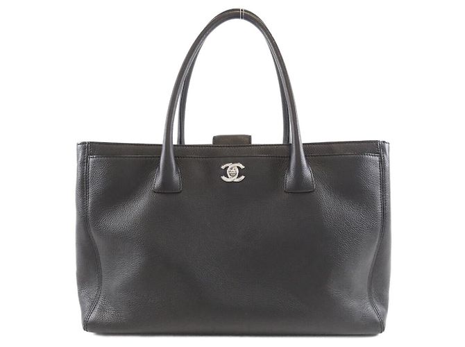 Bolsa de mão em couro de bezerro da linha Executive da Chanel Preto