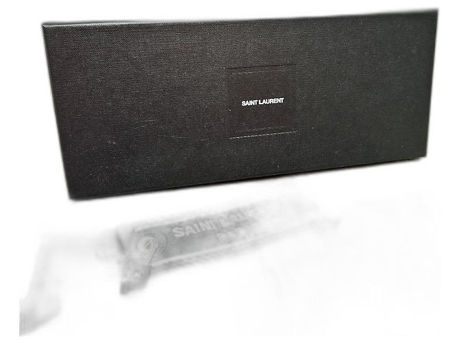 Llavero Saint Laurent de cuero negro y blanco