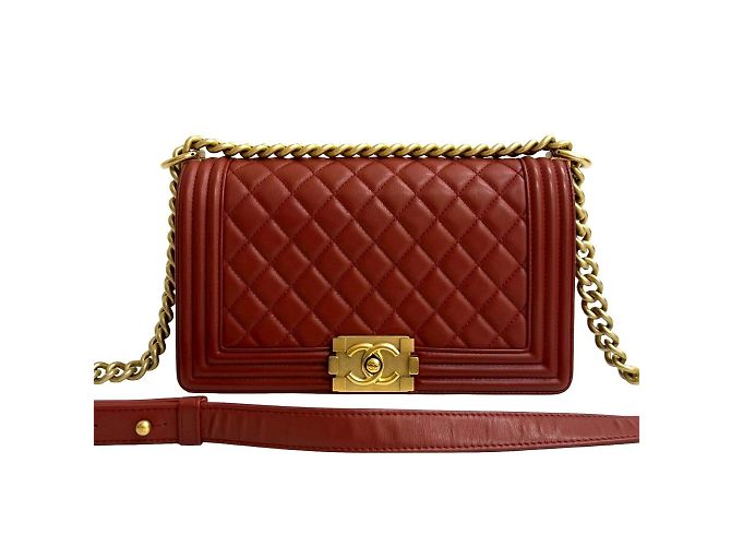 Bolso de cadena de piel de cordero Chanel Boy Roja