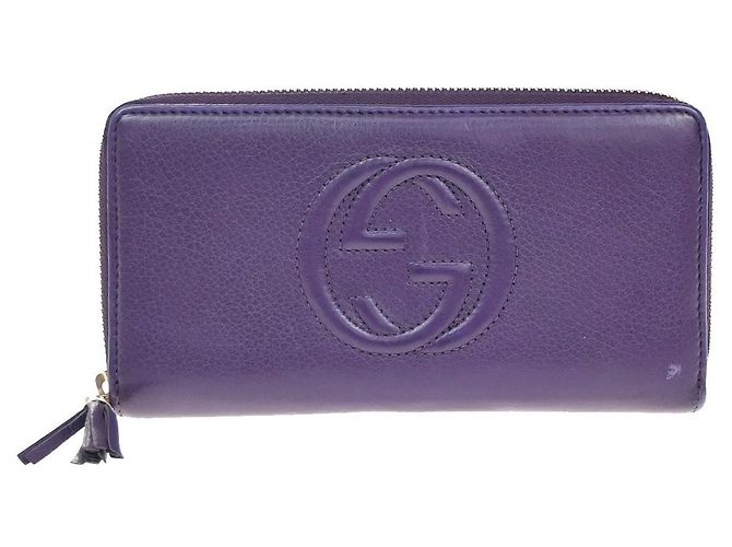 Carteira Gucci Soho com zíper em couro compacta