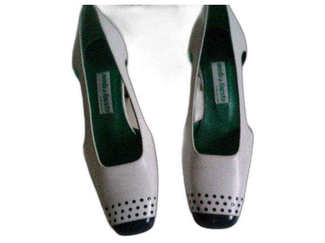 Autre Marque Escarpins Moda Di Fausto em couro branco 36