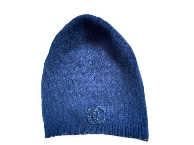 Bonnet Chanel en cachemire bleu avec logo CC