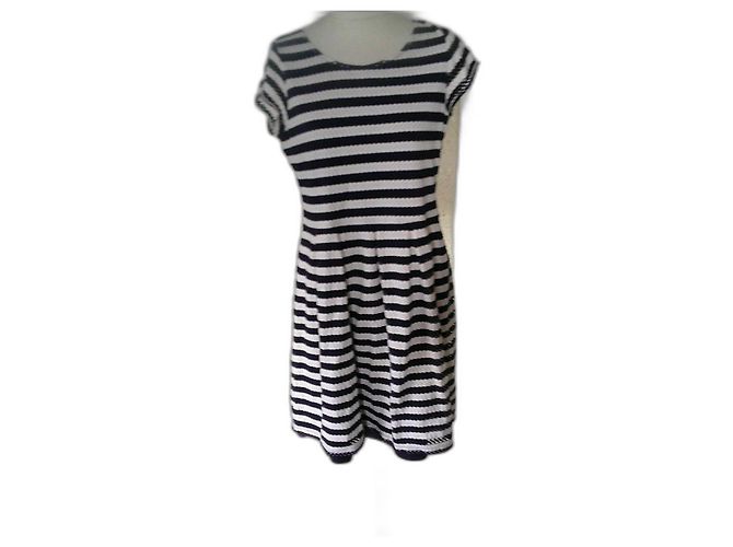 Vestido patinadora Steffen Schraut marinho e branco algodão