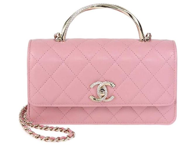 Clutch de corrente em couro matelassê rosa da Chanel com cristais