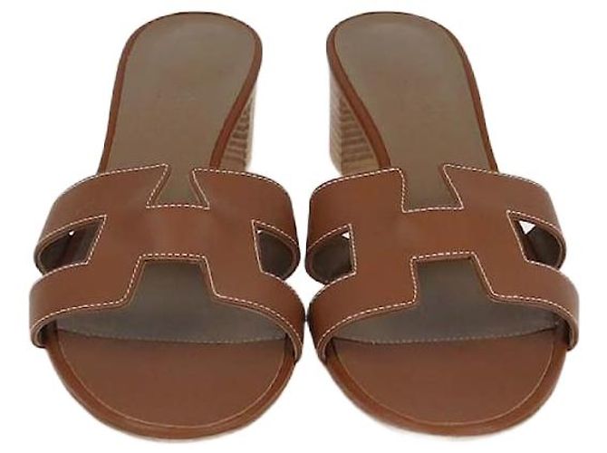 Hermès Goldene Leder Oasis Sandalen