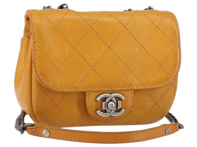 Bolsa Chanel com corrente em couro matelassê Laranja