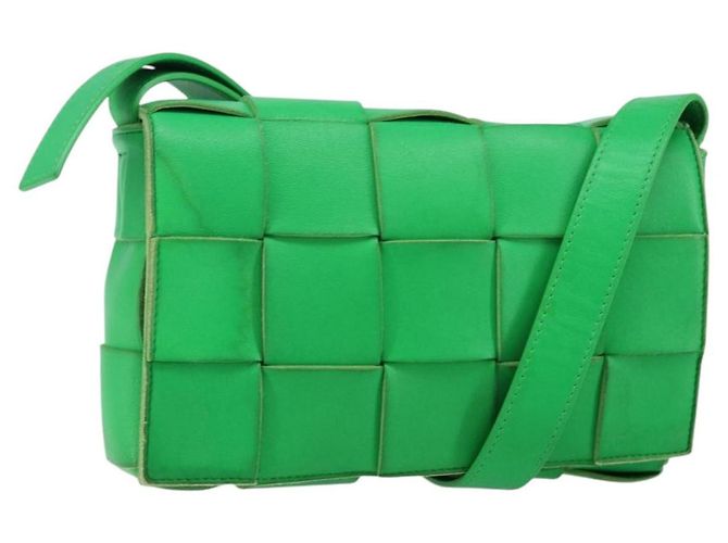 Autre Marque BOLSA DE OMBRO CASSSETTE EM COURO VERDE AUTH 144383