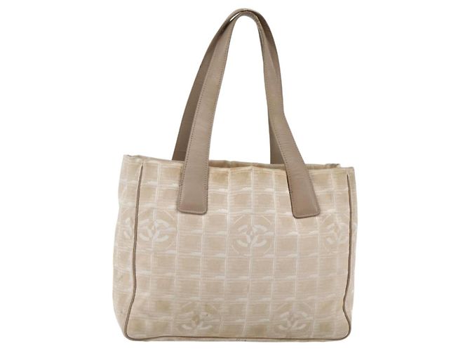 CHANEL Nova Bolsa Tote de Viagem Nylon Bege Ouro CC Auth 145082