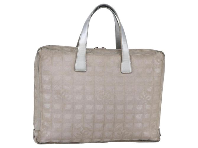 CHANEL Nova Bolsa Tote de Viagem Nylon Prata CC Auth BA7299