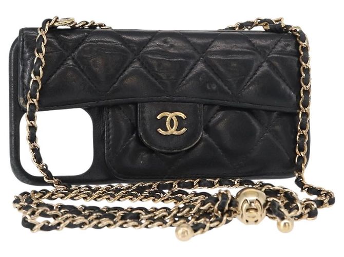 Capa para iPhone 13 Pro Max CHANEL Matelasse Chain em pele de cordeiro preta CC Auth BA8062 Preto Dourado