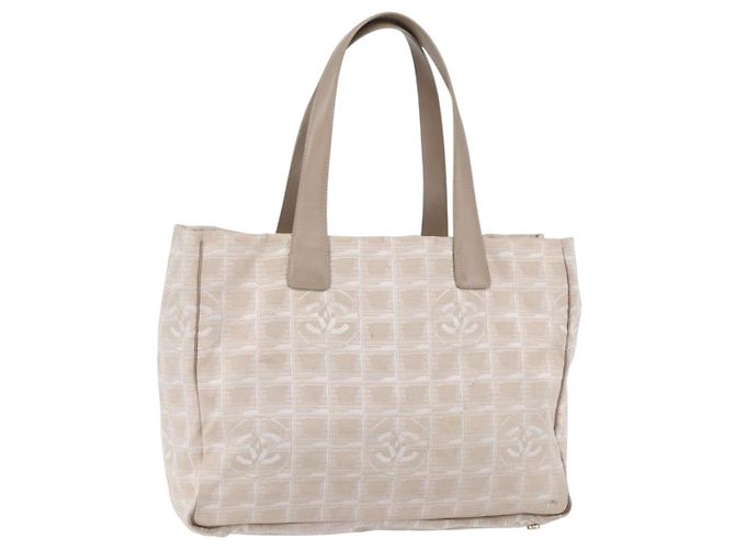 CHANEL Nova Bolsa Tote de Viagem Nylon Bege Ouro CC Auth mr1575