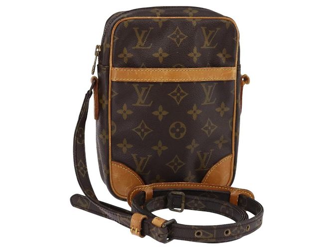 LOUIS VUITTON Bolsa de Ombro Monogram Danube M45266 LV Auth gh874 Monograma