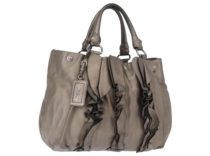 Sac à épaule en cuir PRADA Argent Auth 147780 Argenté