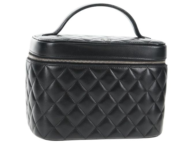 Vanity CHANEL Pochette Matelassé in Pelle di Agnello Nera Argento CC Auth 142565M Nero