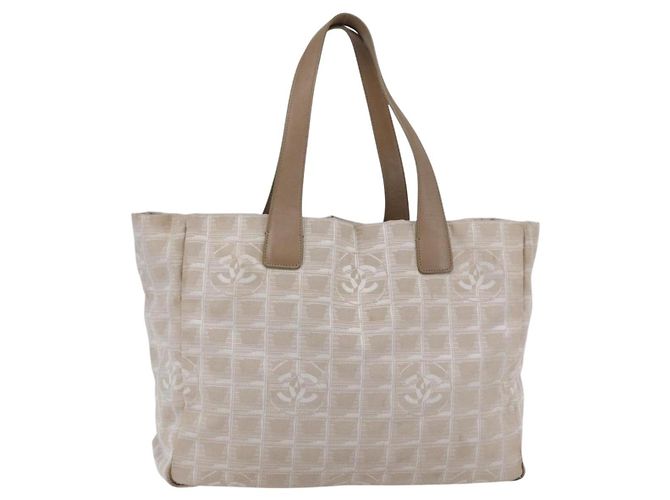 CHANEL Nuova linea di viaggio Borsa Tote in Nylon Beige CC Auth th6420