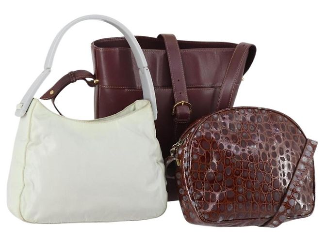 Salvatore Ferragamo Borsa Ferragamo Cartier PRADA in nylon e pelle 3 pezzi marrone grigio Auth 145818 Bordò