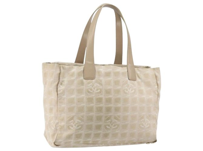 CHANEL Nova Bolsa Tote de Viagem Nylon Bege Ouro CC Auth BA7759 Dourado