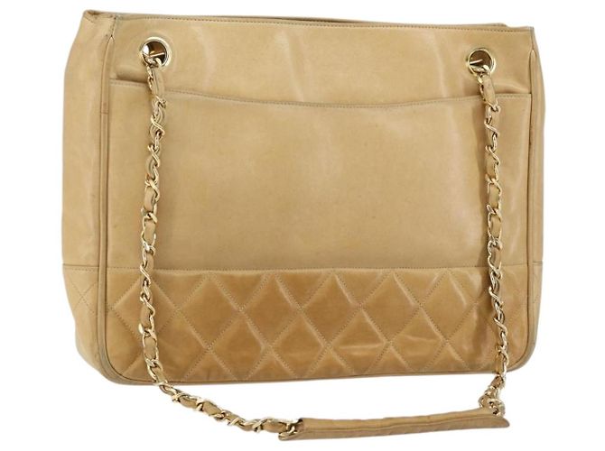 Bolsa de Ombro CHANEL em Couro de Cordeiro Bege Ouro CC Auth BA7752