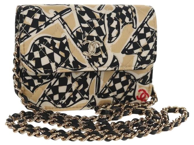 CHANEL Bolsa de Ombro Matelassé Corrente Cetim Bege Ouro CC Auth 145067SAM