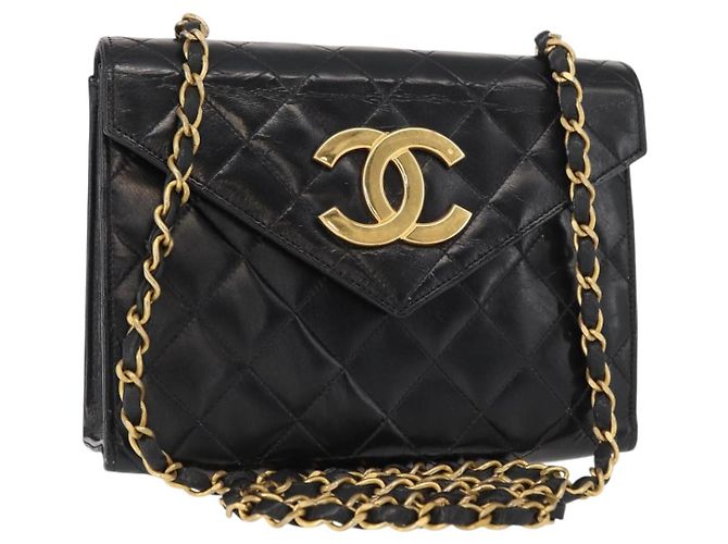 CHANEL Bolsa de Ombro Matelassé em Couro Preto com Corrente Dourada CC Auth 156461