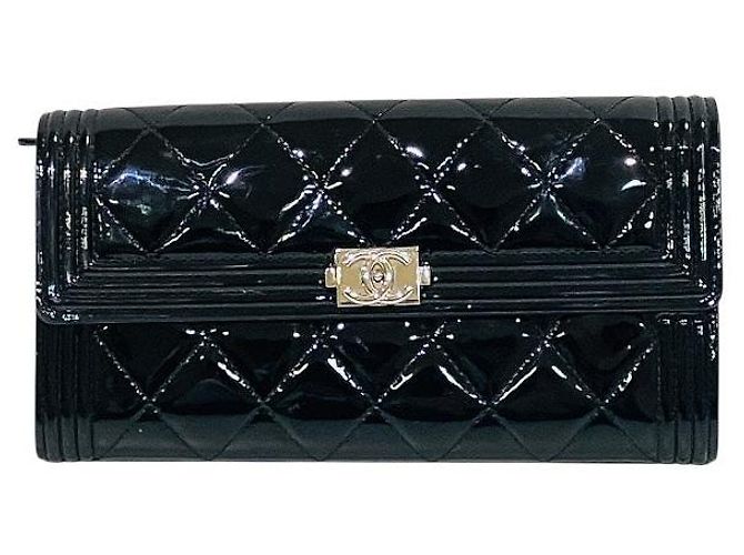 Cartera Larga de Esmalte Chanel Boy Negro