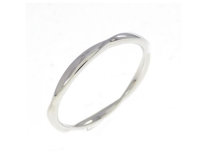 Timeless Chanel Camellia Ring aus Platin