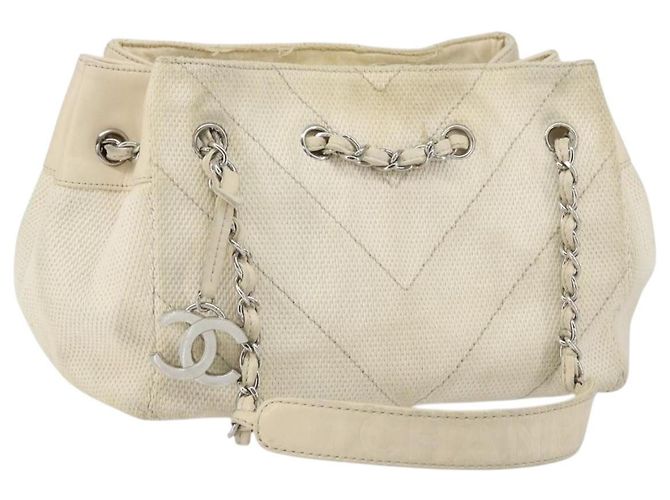 Borsa a spalla CHANEL in tela bianca con cucitura a V e CC argento Auth gh1368 Bianco