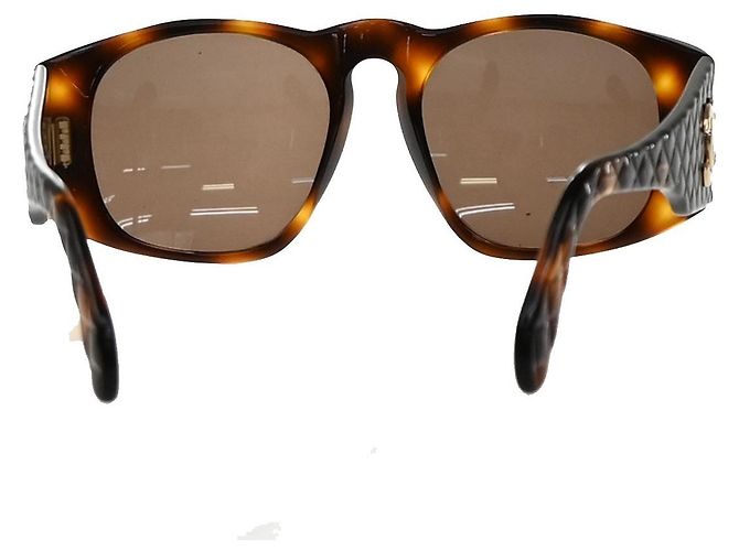Gafas de sol matelassé con logo CC de Chanel de plástico Castaño