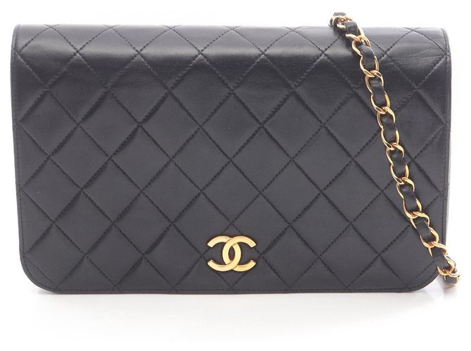 Bolsa de Ombro Chanel Matelassé com Aba Completa Preto