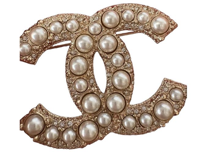 Coco Crush Broche CC Chanel Dourado