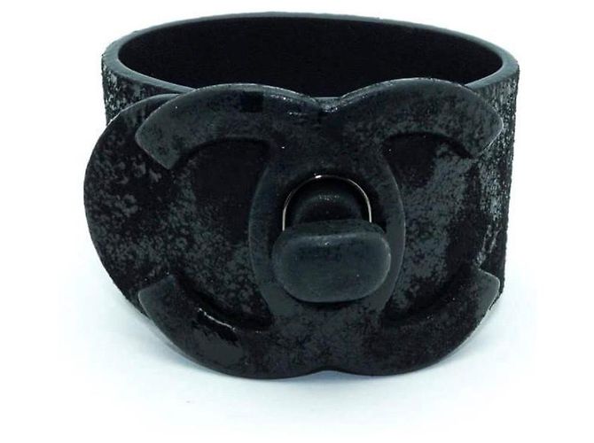Coco Crush Bracelet en cuir avec verrou tortue Chanel Noir