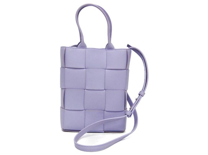 Bolsa de ombro e tote em couro Mini Cassette da Bottega Veneta
