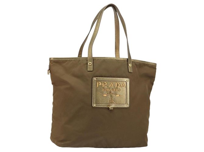 Borsa Tote Prada in Nylon Marrone Oro Auth 156457 D'oro
