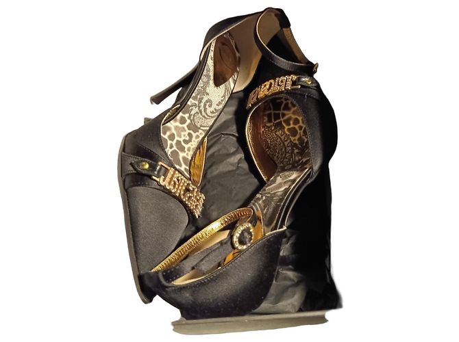 Just Cavalli High Heels aus schwarzem Satin