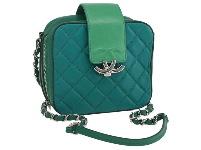 Camera Bolsa de câmera Chanel CC Box em couro de cordeiro matelassado mini Verde