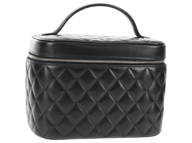 Vanity Chanel Kosmetiktasche aus gestepptem Lammleder Medium Schwarz