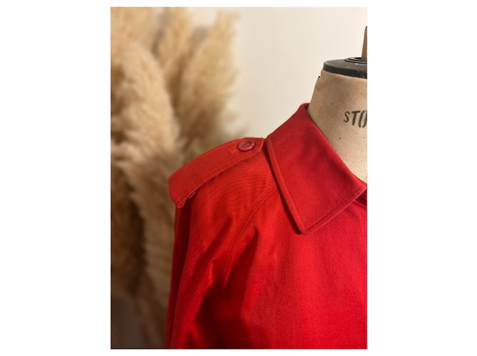 Trench Burberry Rosso con Maniche a Pipistrello