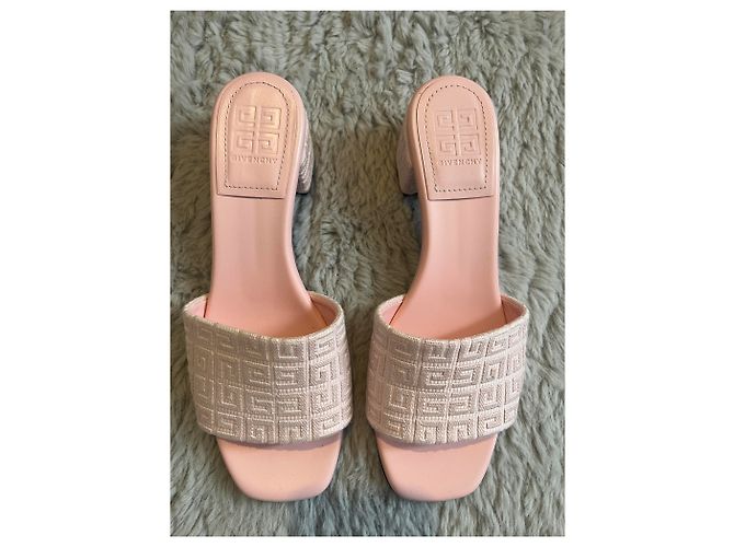 Givenchy tender pink leather mules – size 39.5 – 4G logo & 4.5 cm heel