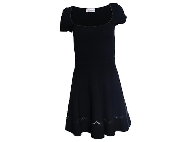 Red Valentino, robe noire avec dentelle 