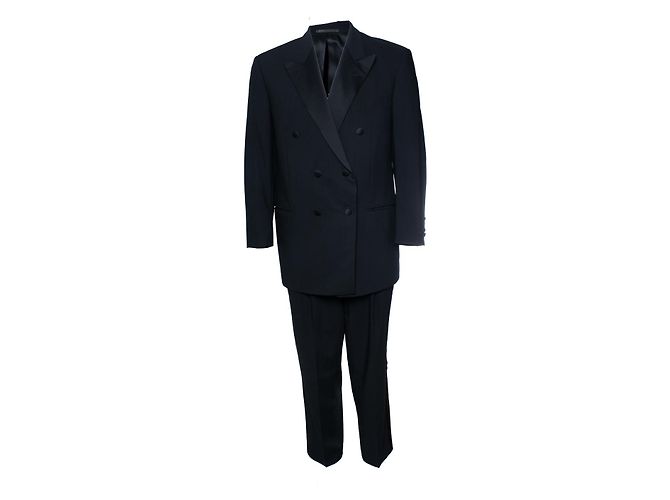 Windsor, tuxedo suit in black