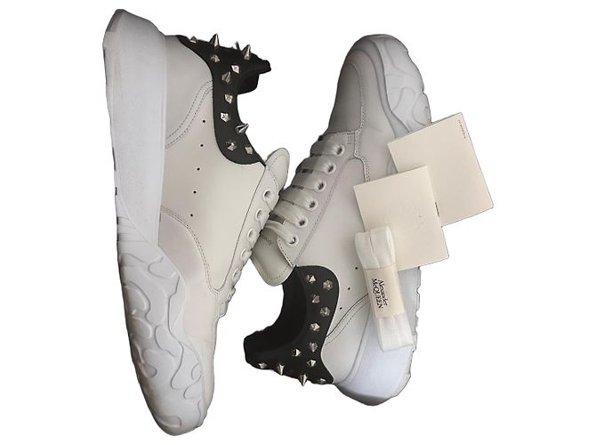 Alexander Mcqueen Nouvelles Baskets Court Stud Blanc