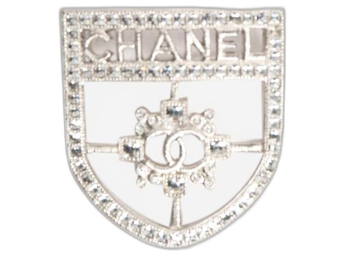 Chanel Silberfarbene Metall- und Swarovski-Kristall-CC-Brosche